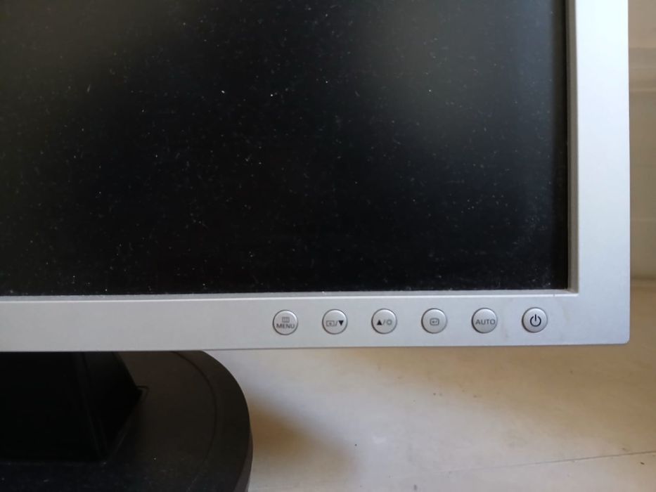 Monitor de PC com cabo VGA