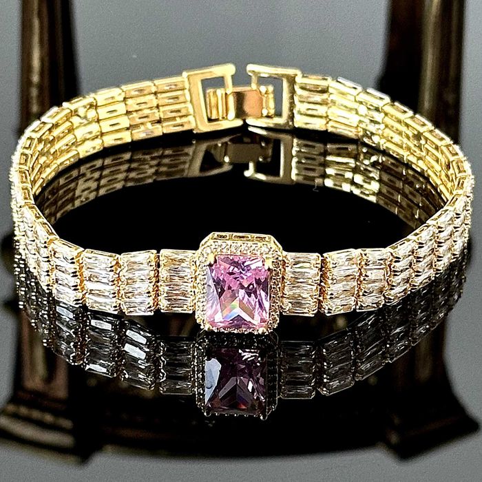 Bransoletka z Cyrkoniami i różowym Topazem, pochodzi z Londynu