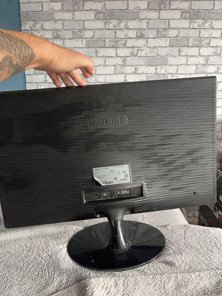 Monitor Samsung 24” Full Hd bez zasilacza