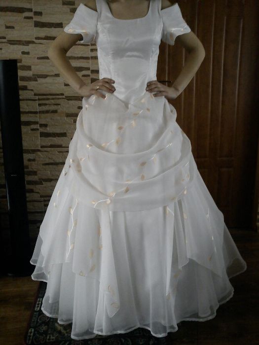 Biała suknia ślubna w łososiowe listki GALA r.38
