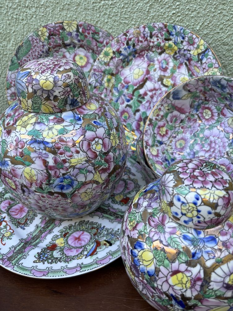 Par de Pratos  antigos em porcelana Chinesa Mil Flores .