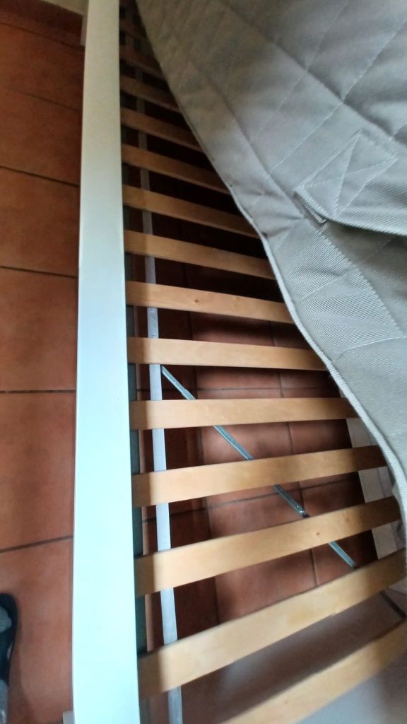 Vendo cama com pouco uso e em muito bom estado