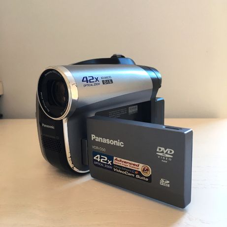 Câmara de Filmar Panasonic VDR-D50 c/ Zoom Óptico 42x