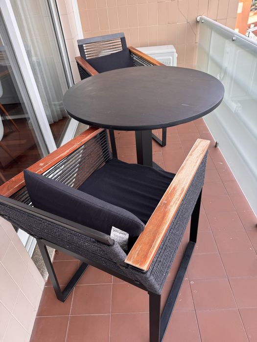 Conjunto de mesa com duas cadeiras para exterior