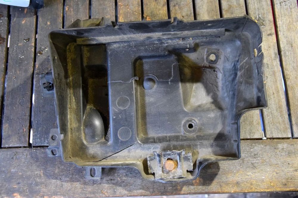 Opel Zafira B Podstawa akumulatora 13165712