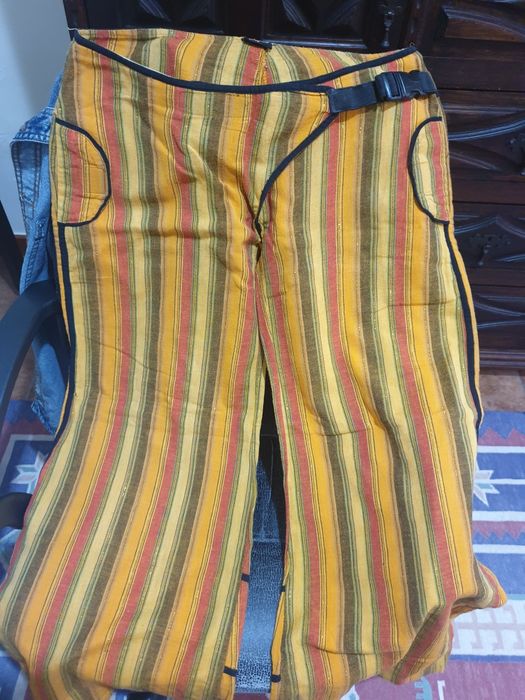 Calçado e roupas em 2a mão - várias