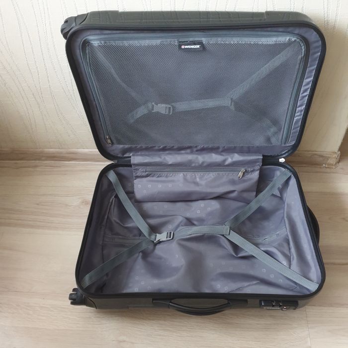 WENGER walizka średnia czarna 4koła