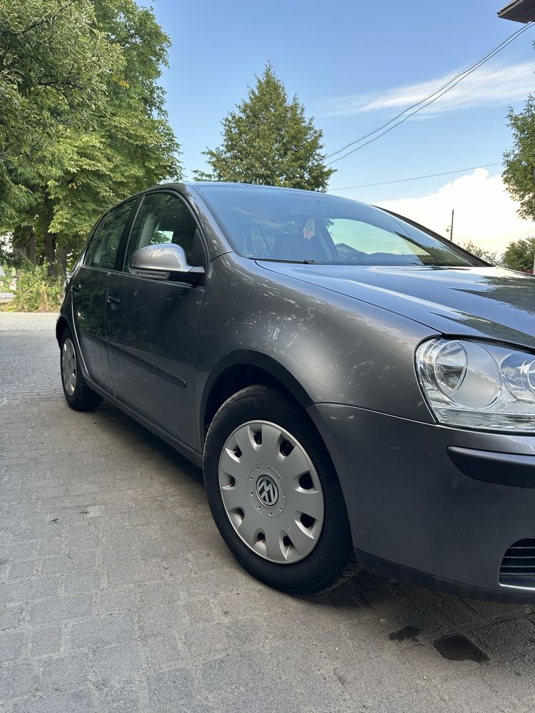 Автомобіль Volkswagen Golf 2004 1,6 Mpi