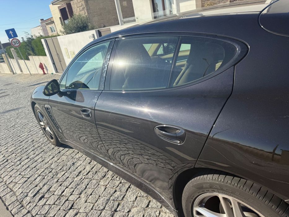 Porche Panamera Platinium Edition