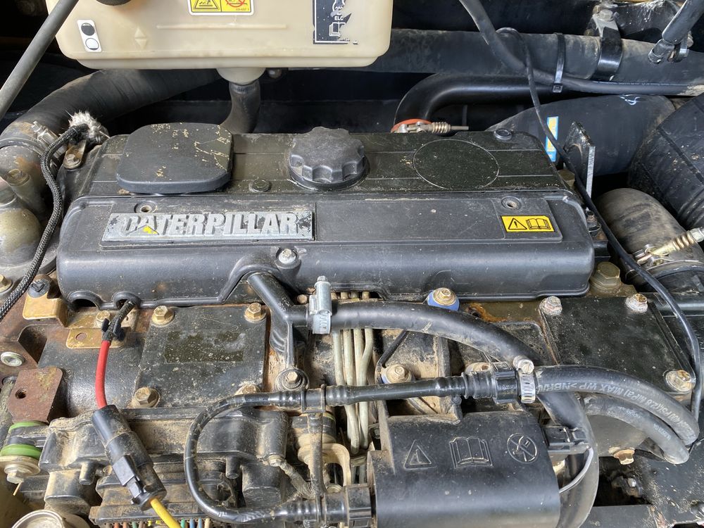 Cat TH 330 spr z Francji  7m 2004r