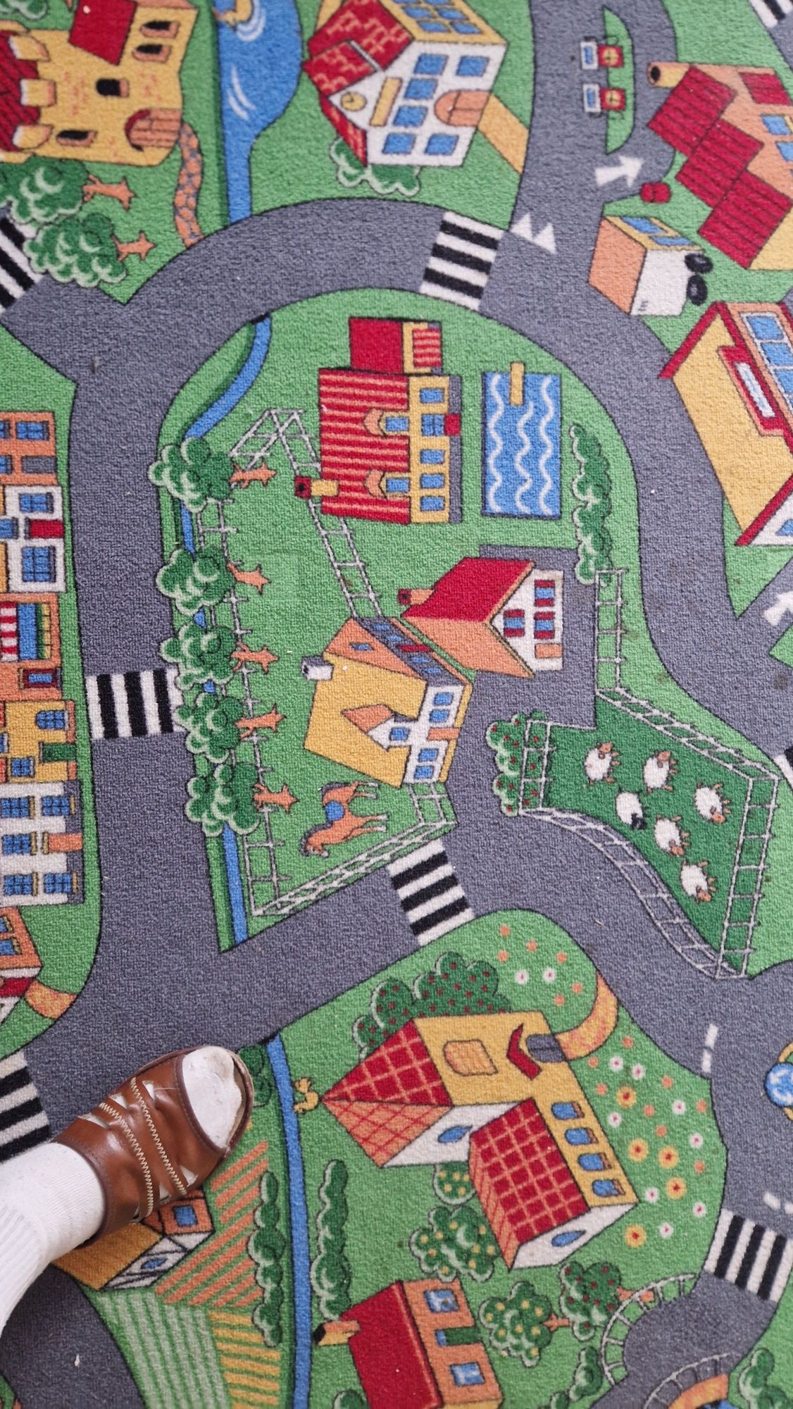 Sprzedam wykładzinę dywanową dla dziecka