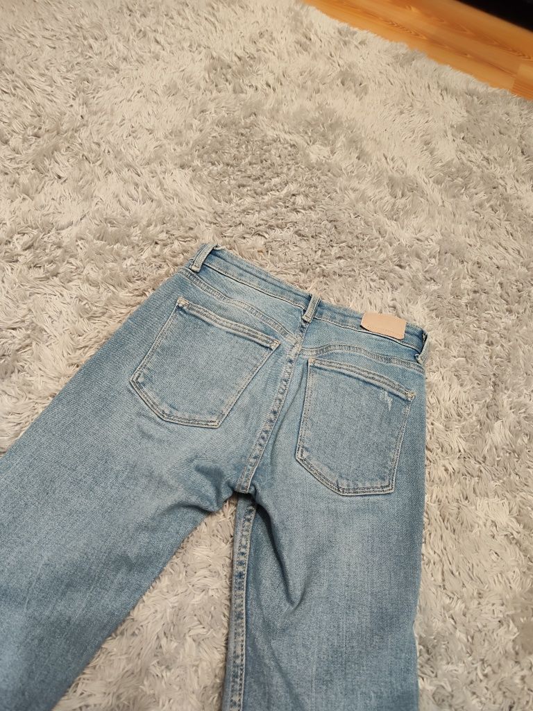 Jeansy spodnie z rozdarciem Bershka 34 XS