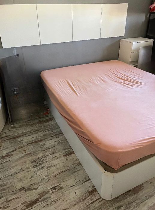 SOMMIER Cama casal + cabeceira + mesa de cabeceira