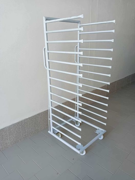 Carro para tabuleiros de pastelaria  usado