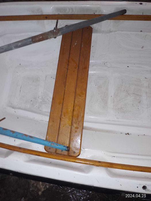 Лодка моторно-гребна пластикова б/в