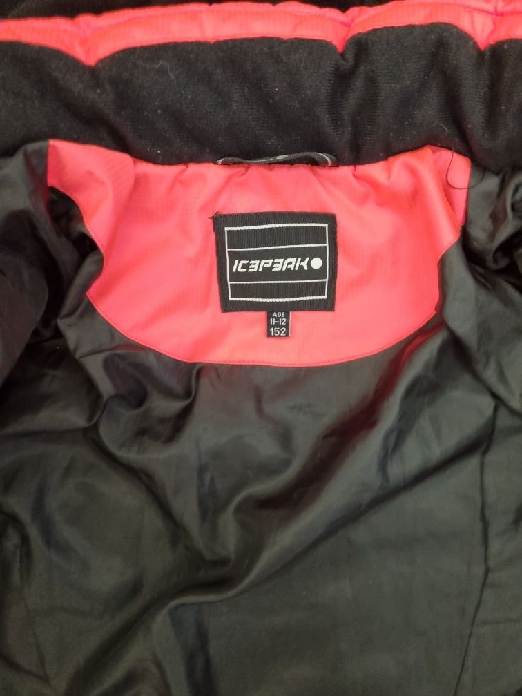 Продаю теплу зимову куртку на дівчину. Icepeak. Зріст 152 см