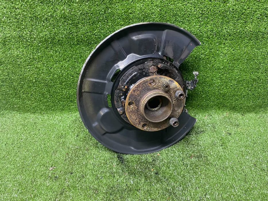 Цапфа кулак поворотний перед-зад  bmw f30 f31 f32 f33 f34 f36 Розборка