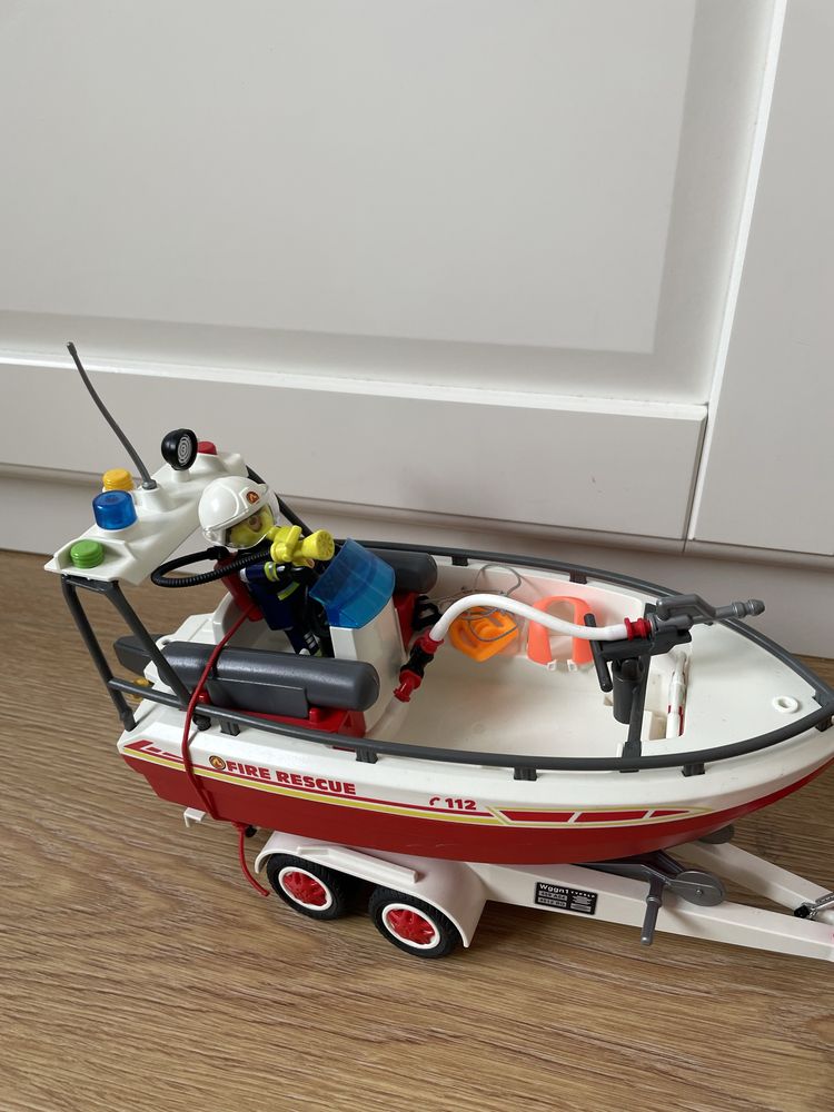 Playmobil 70054 Samochód strażacki z łodzią | stan bardzo dobry