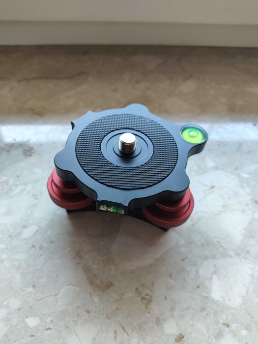 Podstawa poziomująca do statywu kamery na głowicę