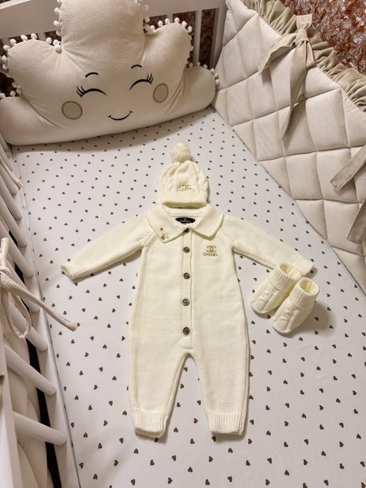 Продам гарний комплект на дівчинку