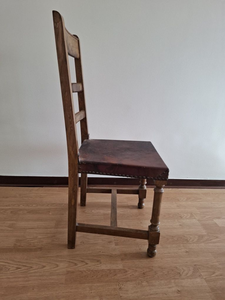 Vendo mesa com 8 cadeiras