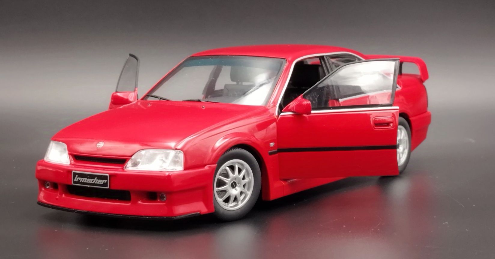 Opel Omega 3000 24V Evo 500 Irmscher 1990 Magma Red Solido 1:18