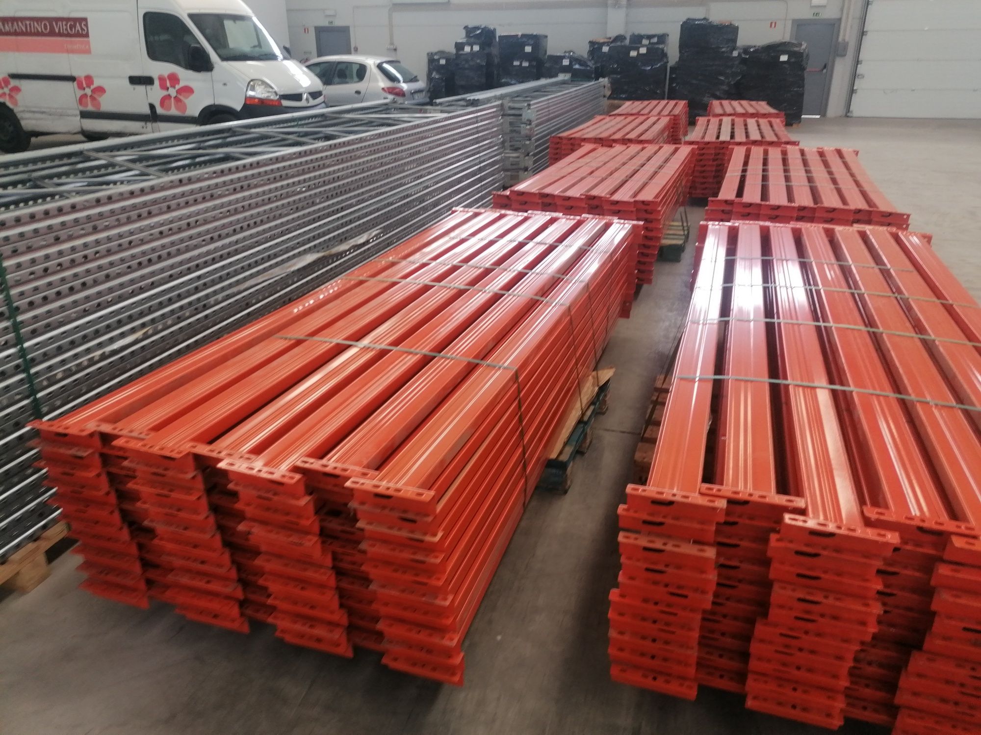 Racks, parteleiras industriais, estantes de armazém