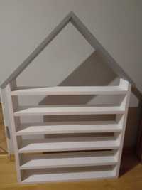 Biała półka drewniana domek