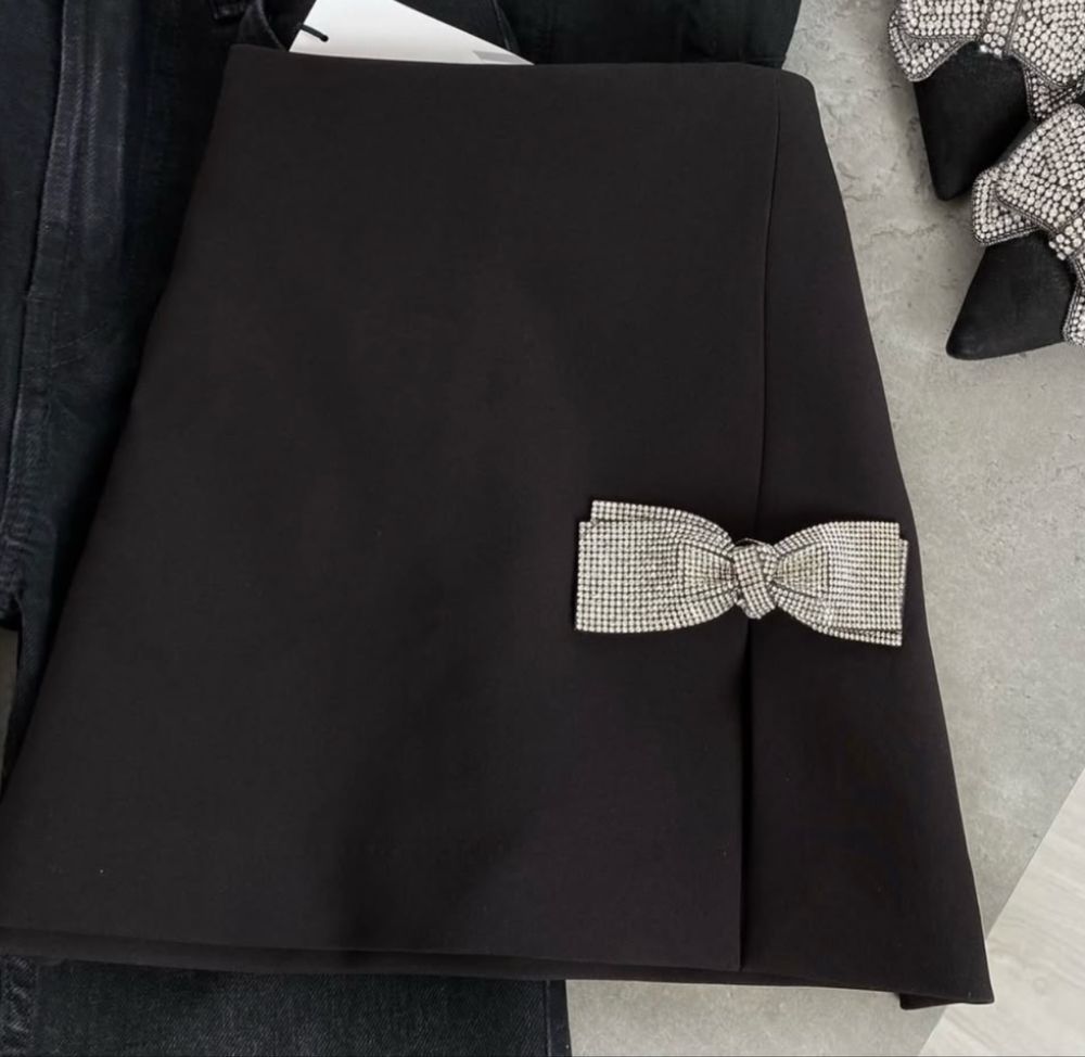 Жіноча спідничка бренду ZARA