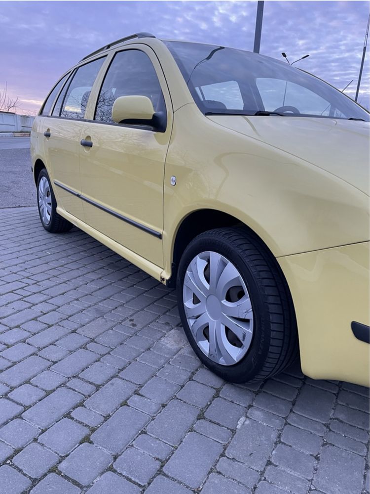 SKODA FABIA 2004 1.4 л