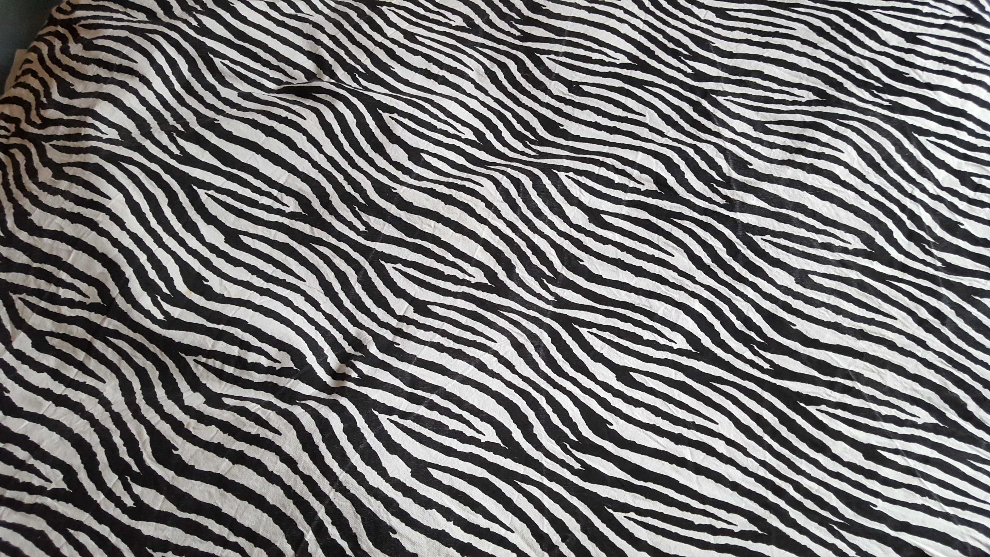 Narzuta czarno biała zebra 102x158 cm na łóżko dziecka