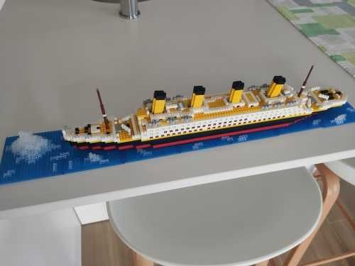 Lego barco Titanic 1860 peças