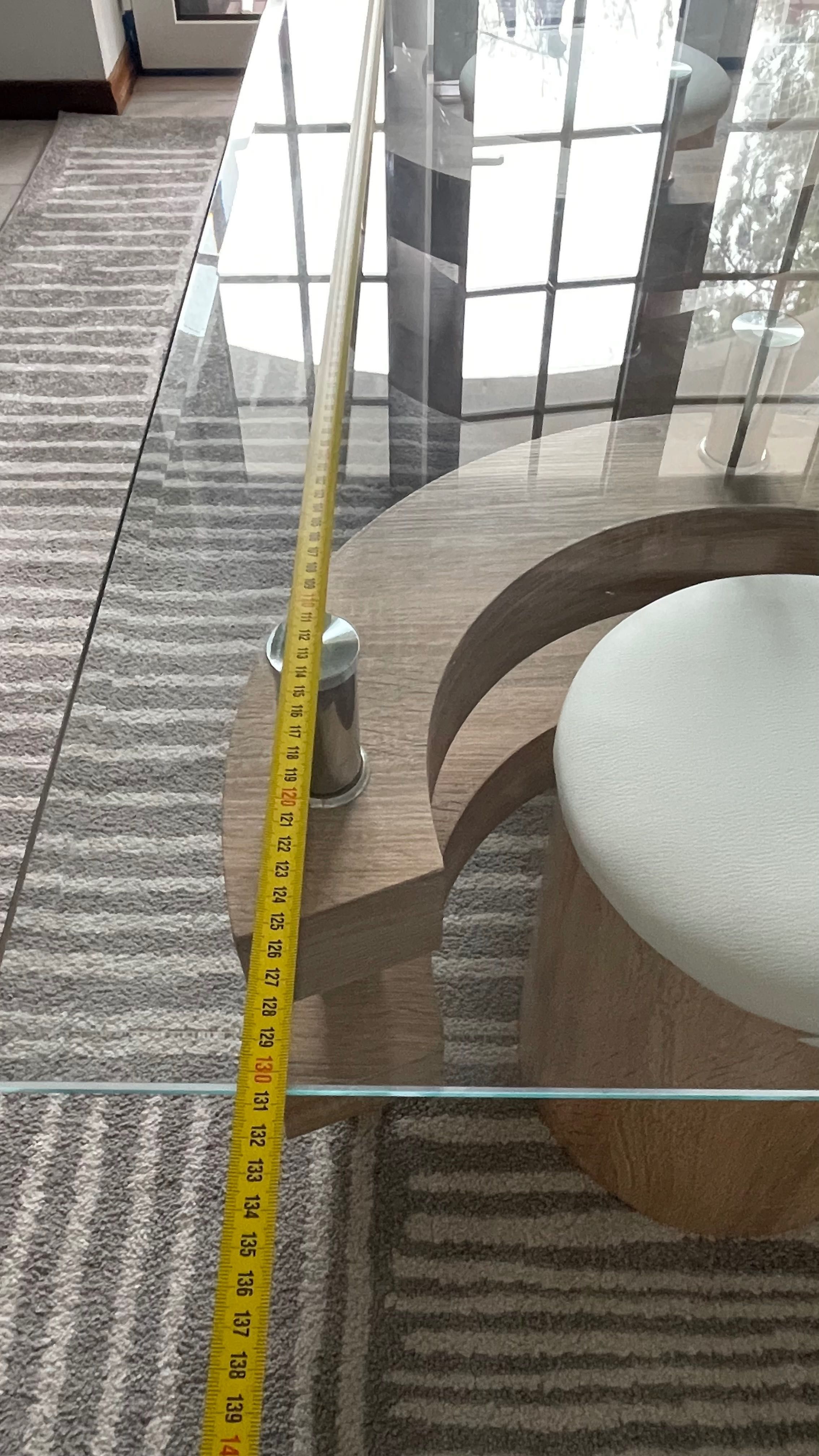 Mesa de sala em vidro temperado com 2 bancos igual a nova