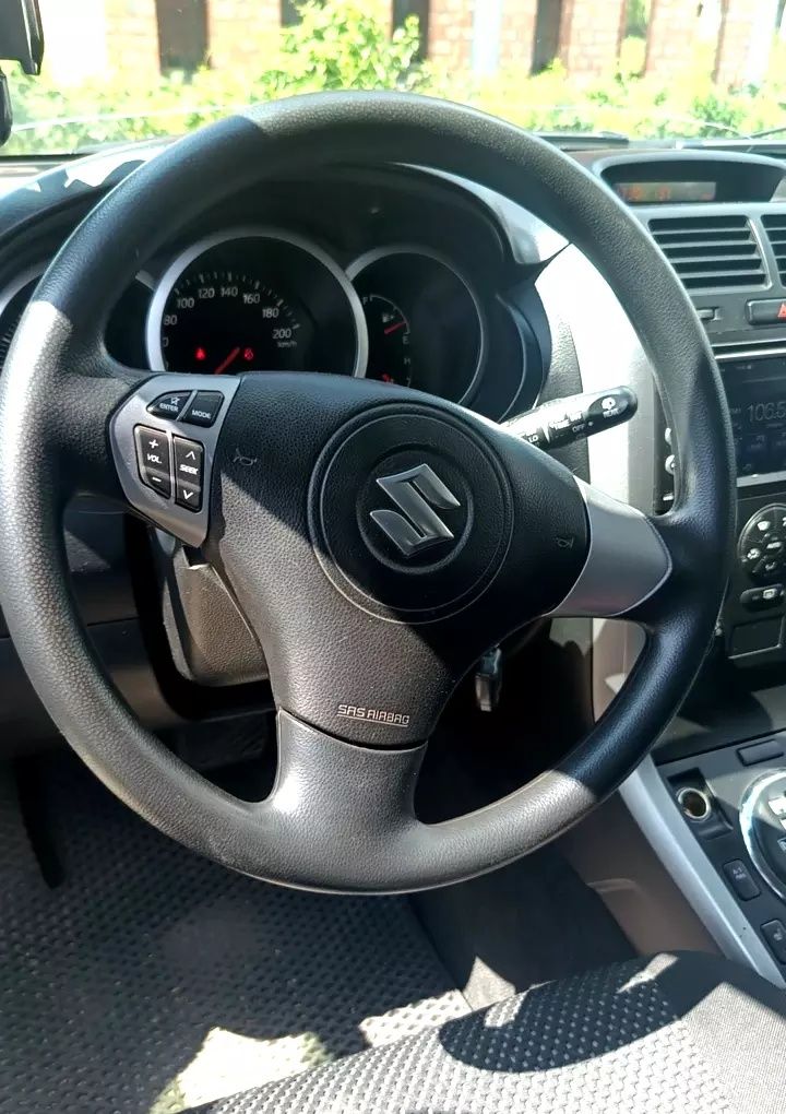 Suzuki Grand Vitara 2.0 автомат, рідні. пробіг 100км.