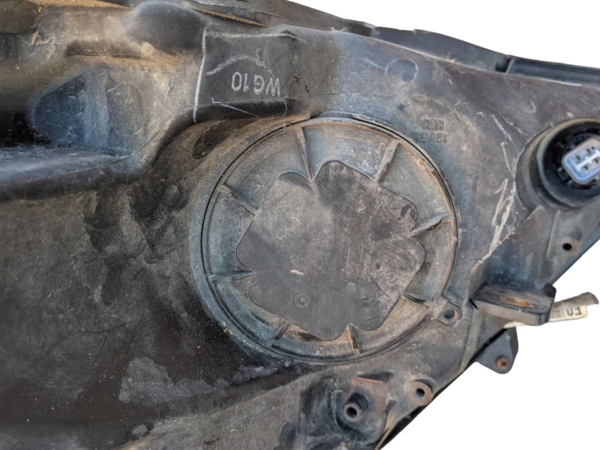 Фара передняя правая дефект Honda CR-V 3 2006-2011 разборка