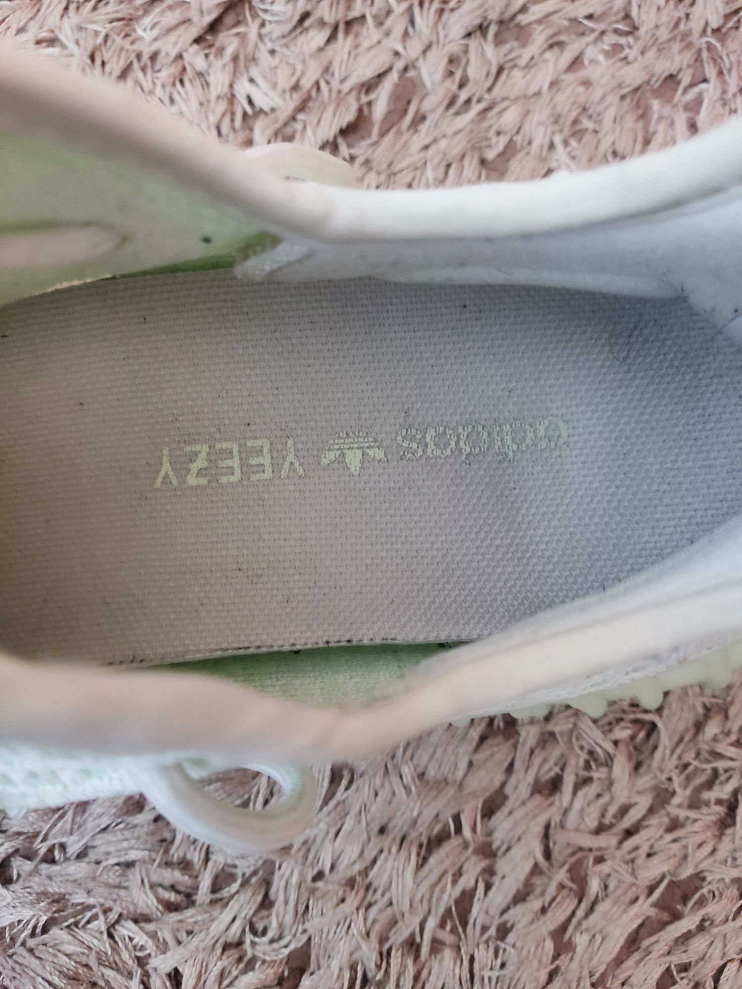 Adidas Yeezy Boost hyperspace