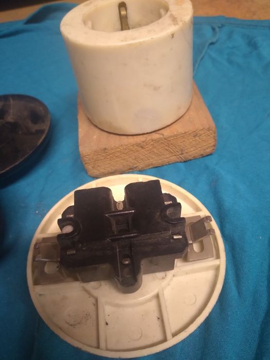 Wyłączniki światła PRL