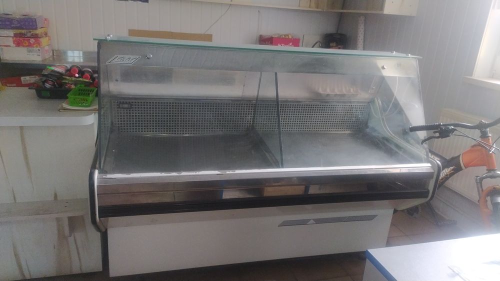 Холодильна вітрина 1.65 м