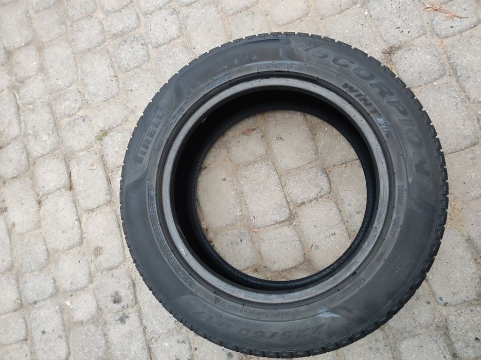 225.60.17 komplet opon zimowych Pirelli