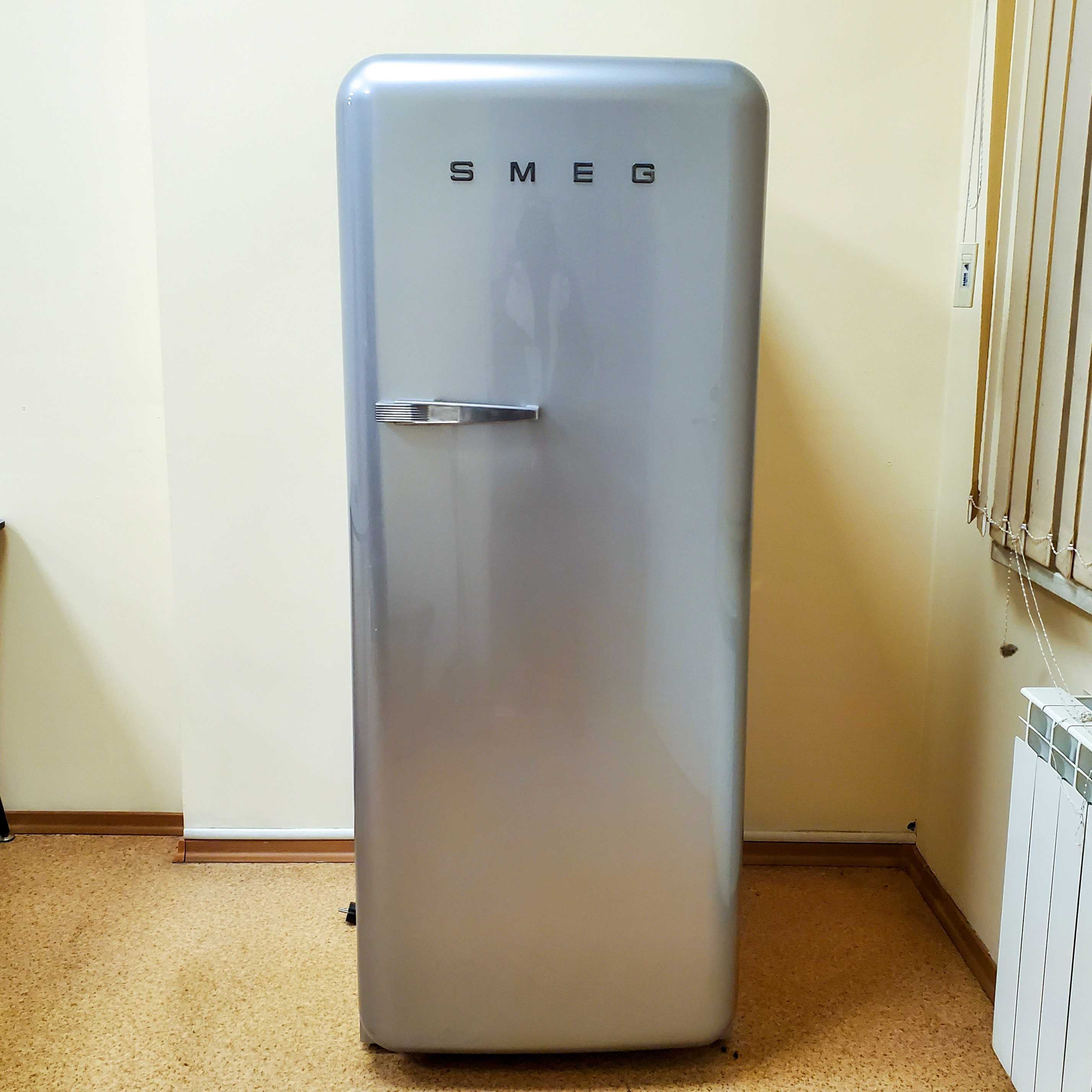 Smeg FAB28RX холодильник cрібний комбінований ретро стиль