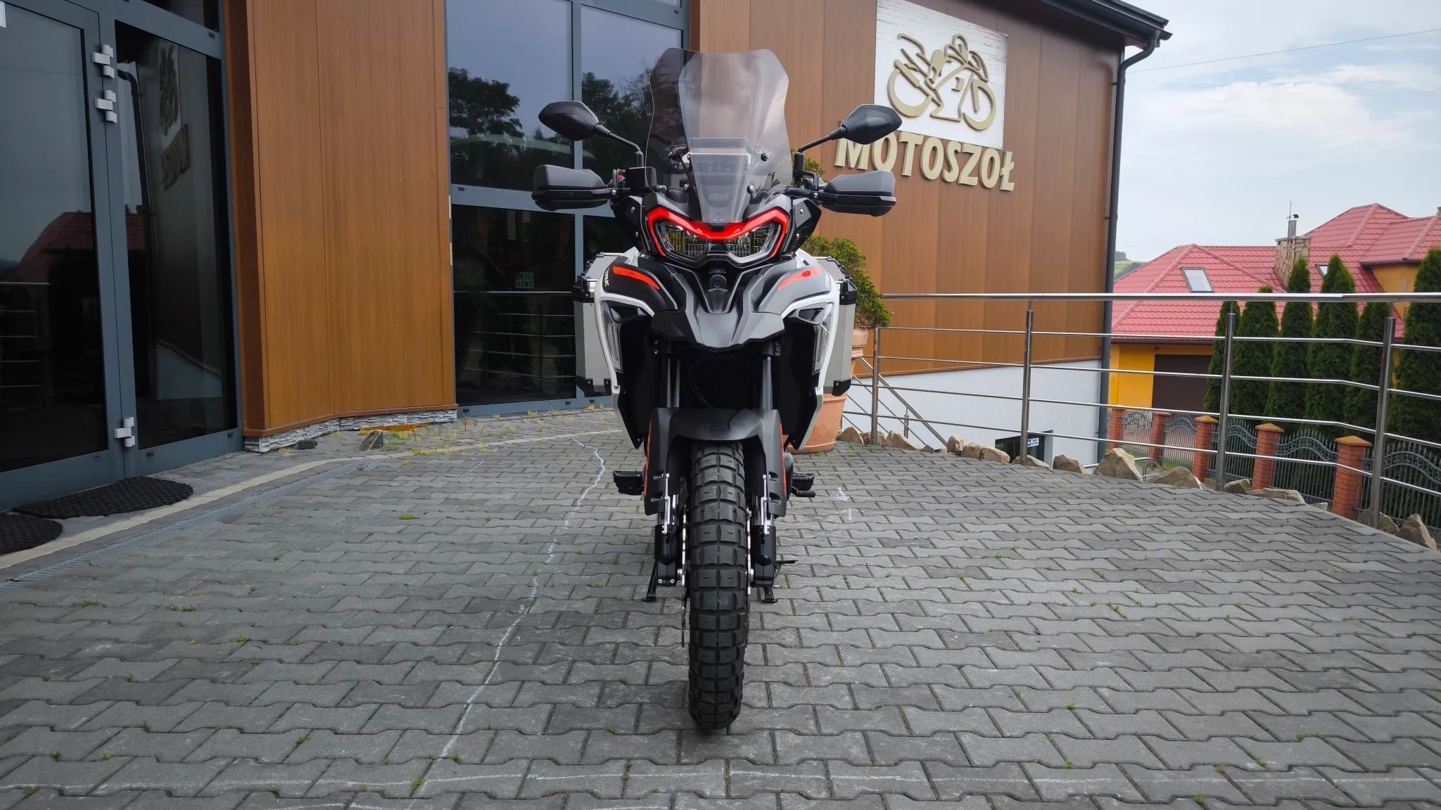Benelli TRK 702X Trzy kufry 2024 rok BENELLI TRK 702 ABS dodatki jak nowy