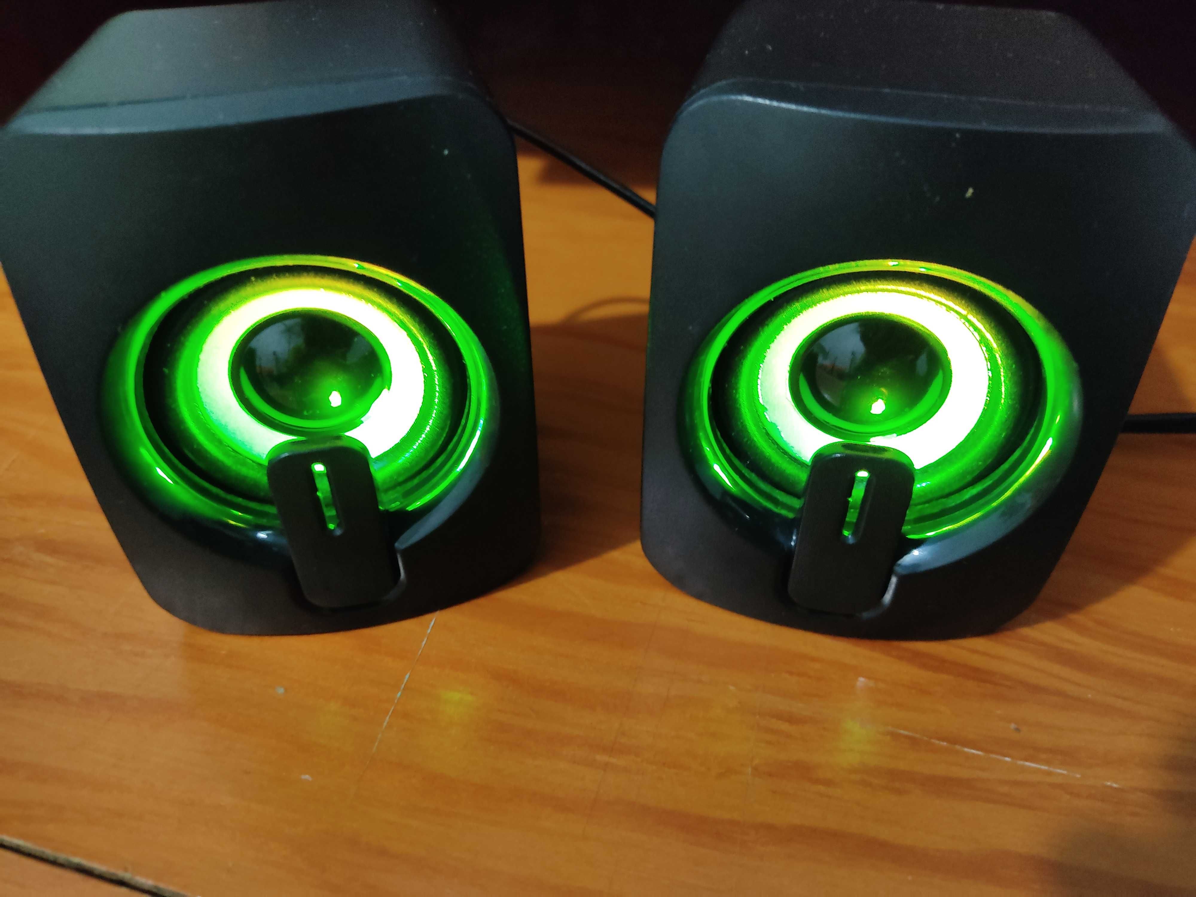 Colunas PC, controle volume e leds, saída jack 3.5, alimentado por usb