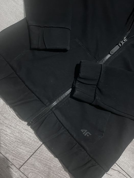 Bluza 4f czarna w bdb stanie