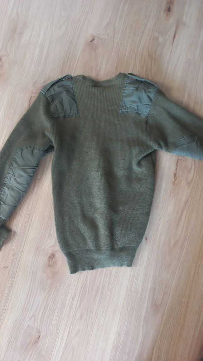 Sweter wojskowy status