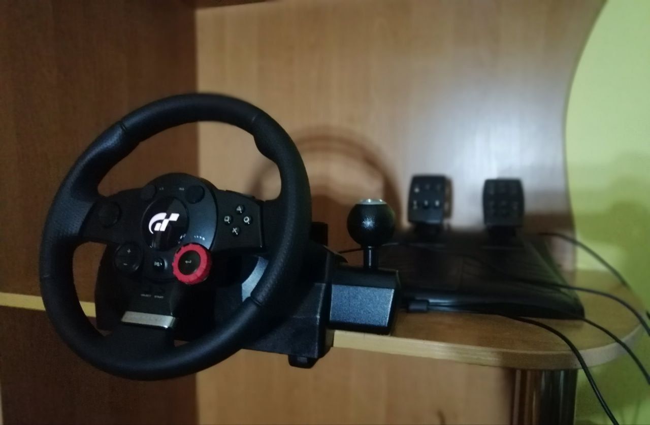 Игровий руль Logitech Driving Force GT 900°