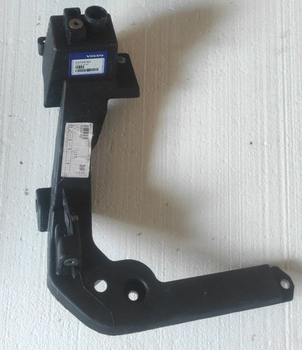 Кронштейн крила правий Volvo c40 xc40 recharge