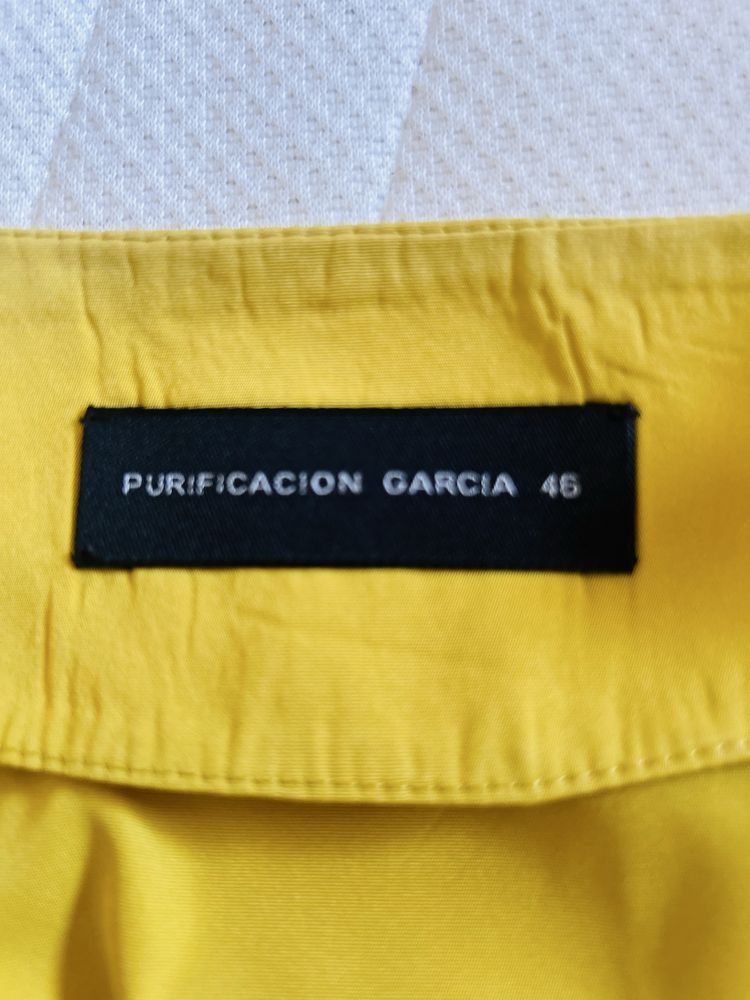 Descubra a elegância atemporal da blusa Purificación García