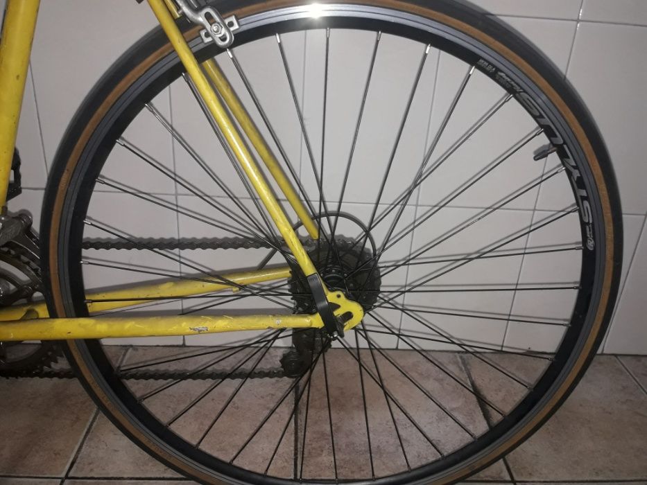 Bicicleta antiga remodelada