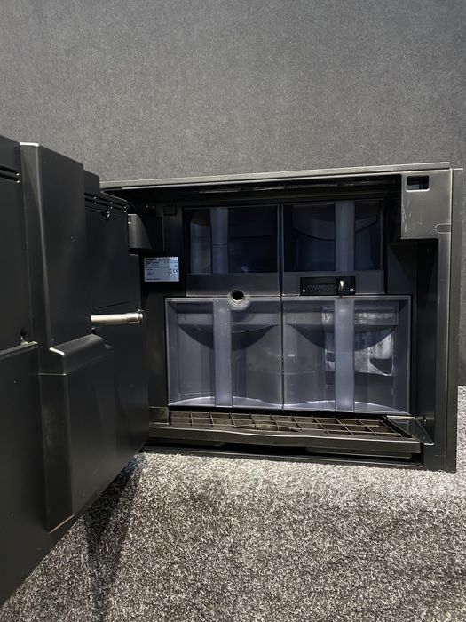 Встраиваемая кофемашина Miele CVA6800