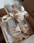 Damskie,wizytowe BUTY ESPADRYLEna koturnie marki Ugg,beżowe,nowe,